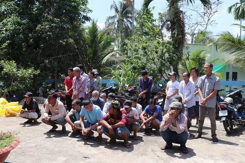 Bắt quả tang 26 đối tượng đánh bạc bằng hình thức 'đá cá lia thia'