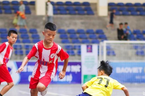Thua Nhi đồng Tân Kỳ 0-6, Nhi đồng Con Cuông phải thắng ở vòng đấu cuối mới hy vọng có vé đi tiếp
