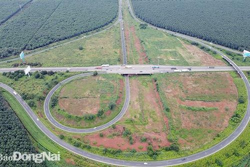 Xem xét chủ trương đầu tư đường bộ cao tốc Dầu Giây-Tân Phú