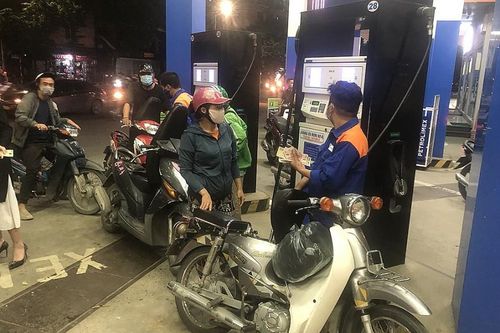 Theo dõi việc Malaysia muốn bán xăng giá 13.000 đồng/lít sang Việt Nam