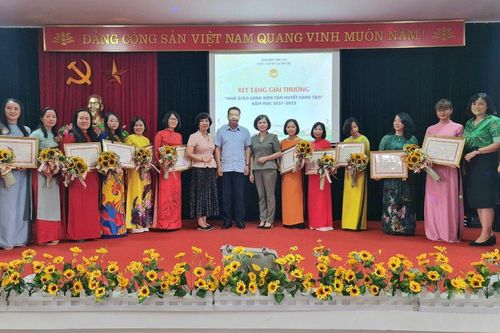 Ba giáo viên tiêu biểu quận Long Biên tham dự giải thưởng giáo viên tâm huyết, sáng tạo TP Hà Nội
