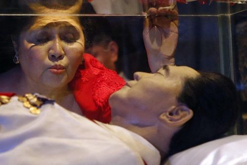 Sự chú ý ở Philippines đổ dồn về phía bà Imelda Marcos