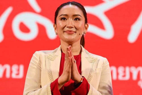Người con gái út có thể giúp ông Thaksin 'về Thái Lan bằng cửa trước'