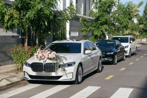 Dàn xe sang trong đám hỏi Minh Hằng