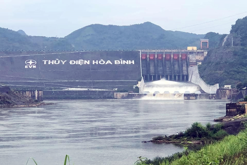 Mở tiếp cửa xả đáy hồ Sơn La, hồ Hòa Bình
