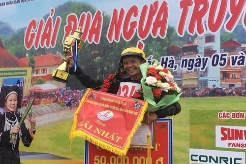 Kịch tính chung kết Giải đua ngựa truyền thống Bắc Hà