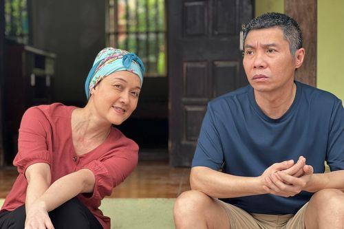 Công Lý tươi rói trên phim trường 'Chồng cũ, vợ cũ, người yêu cũ', được Vân Dung chăm sóc tận tình