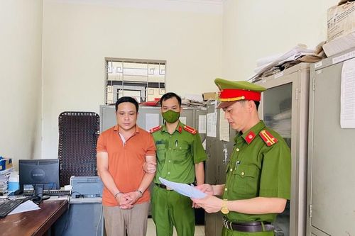 Phê chuẩn khởi tố cán bộ địa chính và xây dựng xã vì chiếm đoạt tài sản