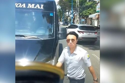 Tạm dừng việc lái xe, đối với tài xế xe Hoa Mai chạy ngược chiều
