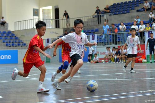 Thắng đội bóng quê lúa nhưng Nhi đồng thành phố Vinh vẫn có nguy cơ trở thành khán giả... trên sân nhà
