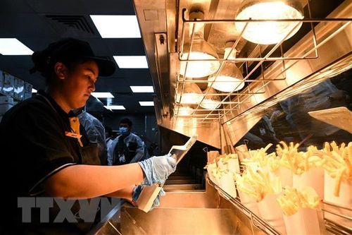 Người Nga xếp hàng dài trải nghiệm hương vị cũ của 'McDonald's mới'