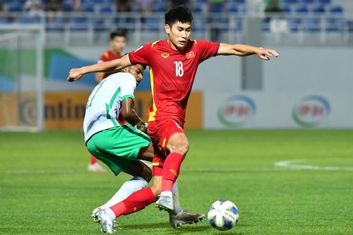 Nhâm Mạnh Dũng đa năng nhất U23 châu Á: Thi đấu từ tiền đạo tới thủ môn