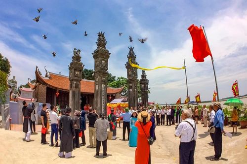 Về Thụy Phương dự hội làng Chèm