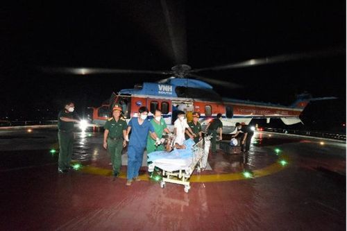 Đưa bệnh nhân đột quỵ từ Trường Sa về đất liền bằng trực thăng