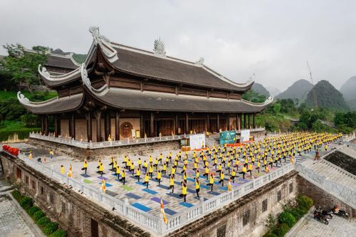 Cầu truyền hình trực tiếp Ngày Quốc tế Yoga tại Việt Nam cùng 74 nước trên thế giới