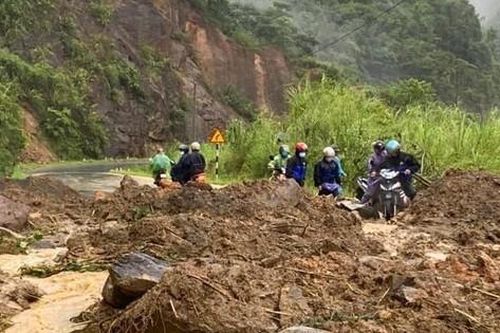 Mưa lớn gây ngập lụt, sạt lở nhiều tuyến đường ở một số tỉnh Tây Bắc