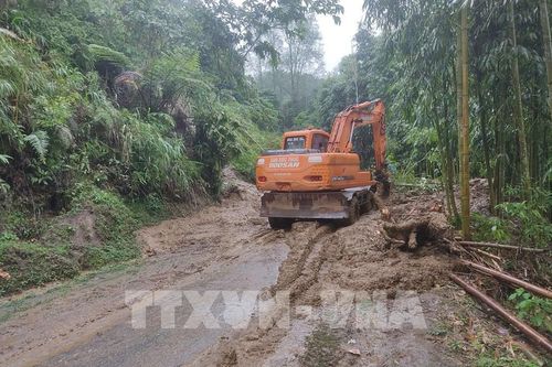 Mưa lớn gây thiệt hại về nhà ở, tắc nghẽn nhiều tuyến giao thông tại Lào Cai
