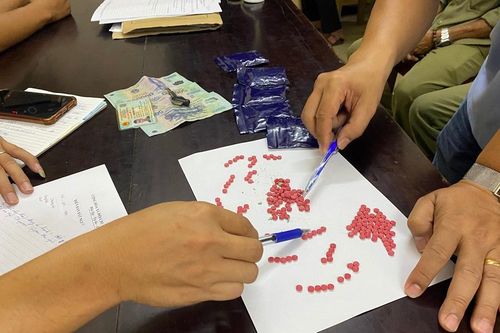 Bắt đối tượng tàng trữ gần 1000 viên ma túy tổng hợp
