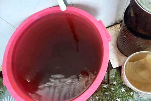 Người dân bất an vì nước sinh hoạt đục ngầu, có mùi tanh