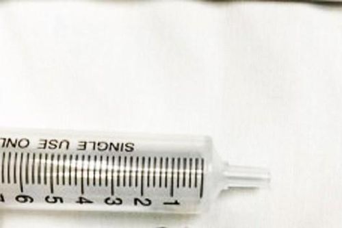Chiếc răng giả 3 chân khiến nữ bệnh nhân gặp họa