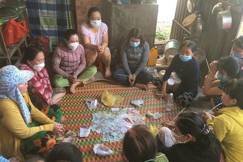 Triệt xóa sòng bạc qui mô lớn có nhiều 'quý bà' tham gia