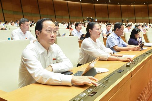 Quốc hội chính thức thông qua Luật Thi đua, khen thưởng (sửa đổi)