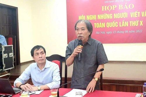 Hà Nội đồng ý hỗ trợ vé máy bay, Hội nhà văn từ chối vì quá chậm