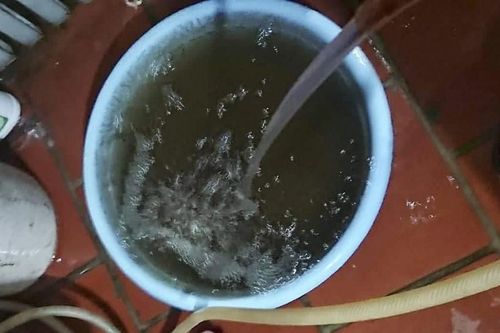 Tại sao nước sinh hoạt ở thành phố Vinh có màu vàng, lắng cặn?