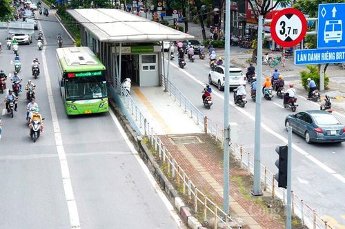 Buýt nhanh hơn 1000 tỷ thành nguyên nhân ùn tắc, trách nhiệm thuộc về ai?