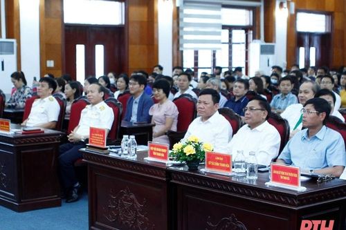 Tuyên dương doanh nghiệp, doanh nhân thực hiện tốt chính sách, pháp luật thuế