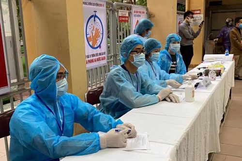 Đề xuất mức lương khởi điểm của bác sỹ cao hơn ngành khác