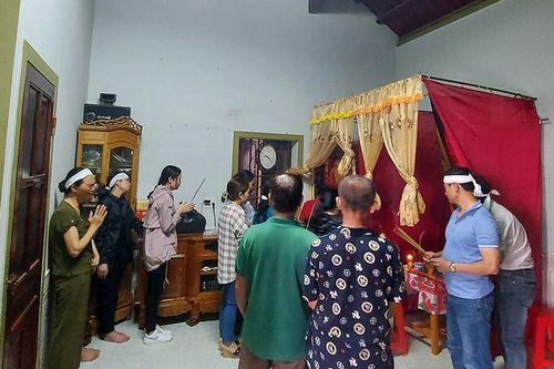 Vụ xe khách lật 4 người tử vong: Tang thương chồng chất, đưa Mẹ Việt Nam anh hùng hôm trước, hôm sau là cháu ruột