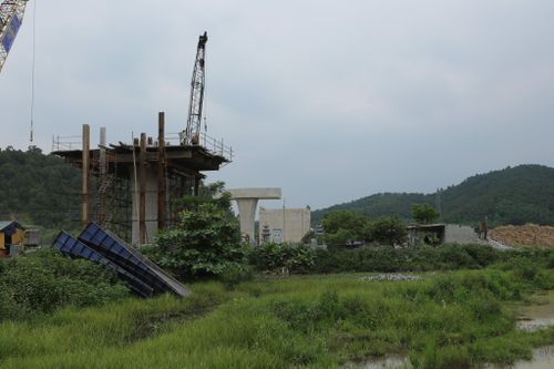 Cao tốc Bắc Nam đoạn qua Nghệ An vẫn chưa 'sạch'