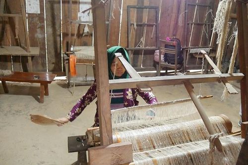 Làng dệt lanh Lùng Tám: Rộn ràng, lách cách tiếng thoi đưa