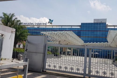 Trẻ điều trị nội trú bị mẹ ném từ tầng 5: Bệnh viện nói gì?