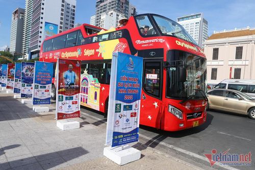 Xe buýt hai tầng lần đầu chở khách miễn phí ở Nha Trang