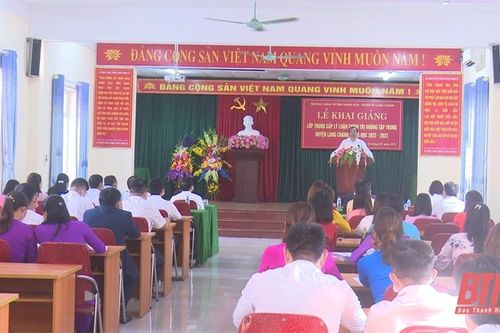 Lang Chánh quan tâm nâng cao trình độ lý luận chính trị cho cán bộ, đảng viên