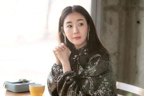 Ồn ào vụ nữ diễn viên hạng A bị chồng bạo hành: Choi Ji Woo có động thái gây chú ý