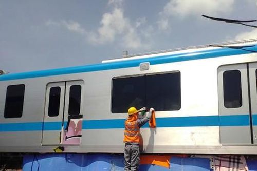 Đã khôi phục nguyên trạng 2 toa tàu điện bị vẽ bậy của tuyến Metro số 1 TP.HCM