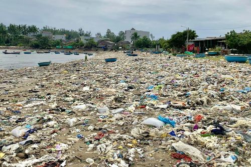 Quảng Ngãi: Bờ biển An Vĩnh tràn ngập rác thải