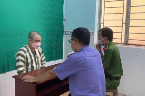 Diễn viên hài Hữu Tín bị khởi tố 2 tội danh