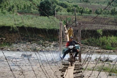 Kon Tum: Cầu treo xuống cấp đe dọa sinh mạng người dân