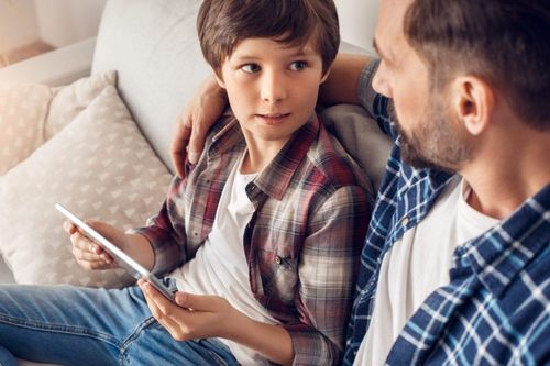 Cách cha mẹ giúp con nhận diện cảm xúc
