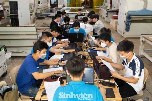 Vì đâu hơn 4.000 sinh viên bị 'treo bằng'?