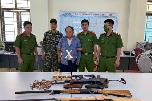 Bắt 'trùm' ma túy có lệnh truy nã đặc biệt nguy hiểm, thu giữ 5 khẩu súng các loại