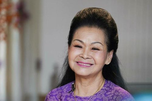 Khánh Ly về nước biểu diễn xuyên Việt: 'Tôi sẽ không xem phim Em và Trịnh'