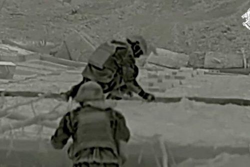 Video đặc nhiệm Ukraine đặt mìn phá cầu phao ở Luhansk, chặn bước tiến quân Nga