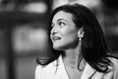 Mớ hỗn độn mà Sheryl Sandberg để lại cho Facebook