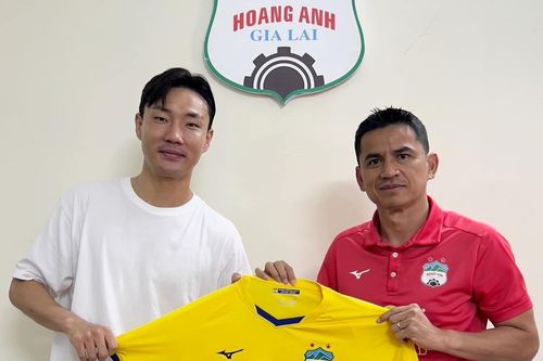 Kiatisuk lấy trung vệ Hàn Quốc cho HAGL
