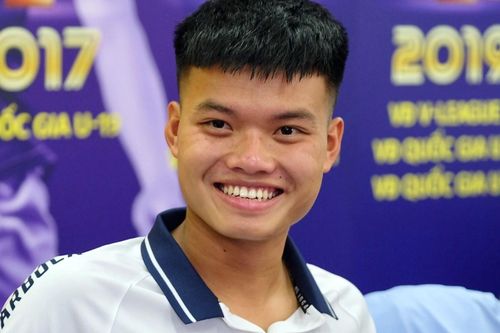Nguyễn Văn Tùng: 'Tôi chơi bóng rất máu chiến'